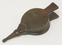 Lot 98 - A novelty treen snuff box