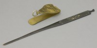 Lot 551 - An attractive mixed metal hairpin