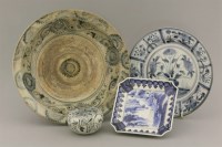 Lot 557 - A Guangzhou bowl