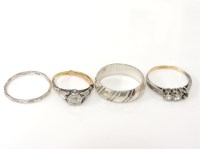 Lot 1004 - A gold single stone illusion set ring