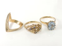 Lot 1038 - A 9ct gold single stone synthetic spinel ring