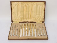 Lot 1136 - A six piece dessert set