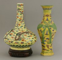 Lot 466 - Two vases