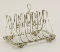 Lot 61 - A George III silver seven-bar toast rack