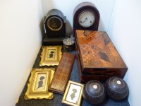 Lot 411 - Two mantel clocks