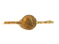 Lot 34 - A gold bar brooch set with a 1907 sovereign