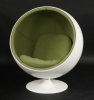 Lot 444 - A ball chair