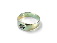 Lot 5 - A gold gentleman's single stone diamond signet ring