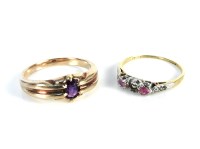 Lot 14 - A gold single stone amethyst ring