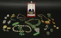 Lot 1011 - An Art Deco green Bakelite belt buckle and clip brooch suite