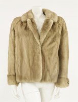Lot 1122 - A blonde mink jacket