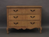 Lot 711 - An oak three drawer commode