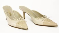 Lot 1427 - A pair of Chanel pink and patent leather kitten heels