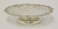 Lot 460 - A George IV silver cake stand