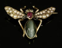 Lot 96 - A gold cat's eye