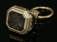 Lot 122 - A gold intaglio engraved seal