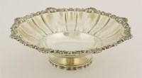 Lot 442 - A William IV silver dish