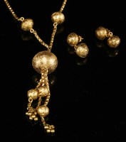 Lot 249 - An Indian high carat gold pendant necklace and earrings suite