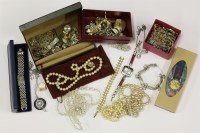 Lot 82 - A large quantity of costume jewellery