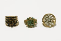 Lot 23 - A gold five row sapphire harem ring
