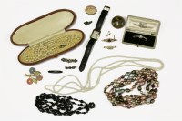 Lot 72 - A late Victorian gold single stone amethyst and split pearl brooch