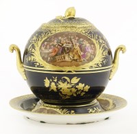 Lot 14 - A Vienna porcelain tureen