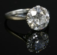 Lot 174 - A single stone diamond ring