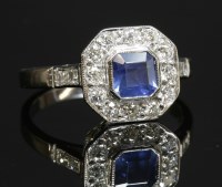 Lot 386 - A white gold