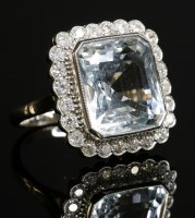 Lot 394 - A white gold