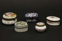 Lot 146 - An early19th century enamel patch box