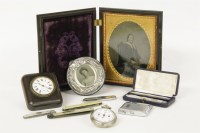 Lot 163 - A cased pair of silver and mother of pearl fruit knives