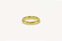 Lot 98 - A 22ct gold wedding ring