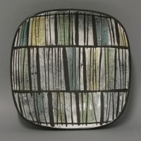 Lot 154 - A pottery dish