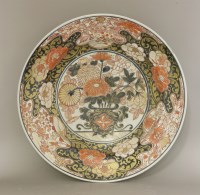 Lot 400 - An Arita Imari large Dish