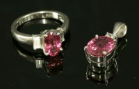 Lot 338 - A platinum