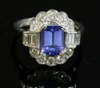Lot 345 - A platinum