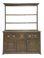 Lot 304 - An oak dresser