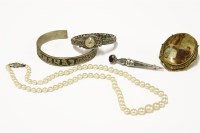 Lot 243 - A collection of jewellery to include a single row graduated pearl necklace