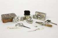 Lot 231 - A silver heart shaped vesta