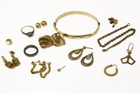 Lot 237 - Assorted 9ct gold earrings