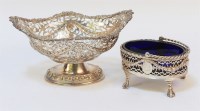Lot 590 - An Edward VII silver sweetmeat dish
