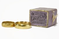 Lot 8 - A 22ct gold wedding ring