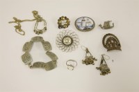 Lot 73A - A collection of silver jewellery to include a Danish sterling silver enamel tortoise ring