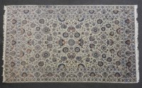 Lot 556 - A Kashan carpet