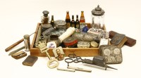 Lot 95 - A quantity of various bijouterie to include a double ended scent bottle