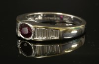 Lot 307 - A gold