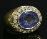 Lot 340 - A gold