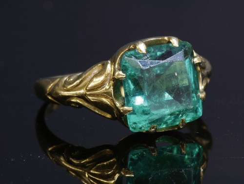 Lot 75 - A Victorian gold single stone emerald ring