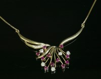 Lot 297 - A gold