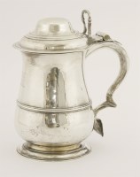 Lot 538 - A George III plain lidded tankard
William Shaw & William Priest